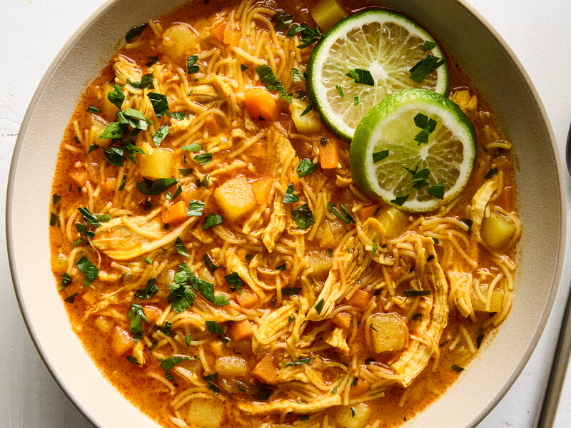 Zupa z kurczaka z makaronem: jakość bulionu i kontrola gotowania